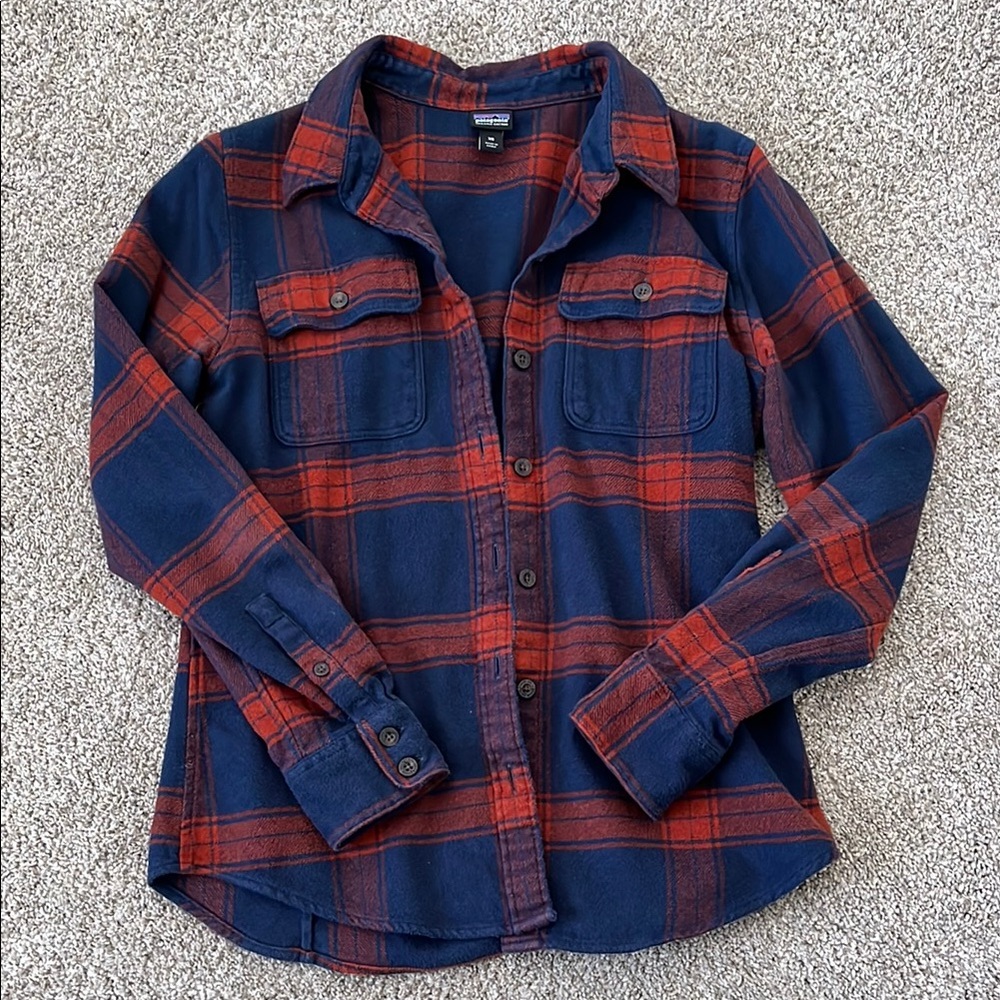 Patagonia fleece button up long sleeve shirt